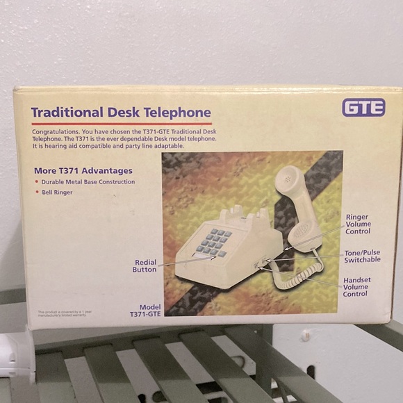 Vintage traditional Desk Telephone with original manual and phone cords GTE rare - Picture 1 of 1